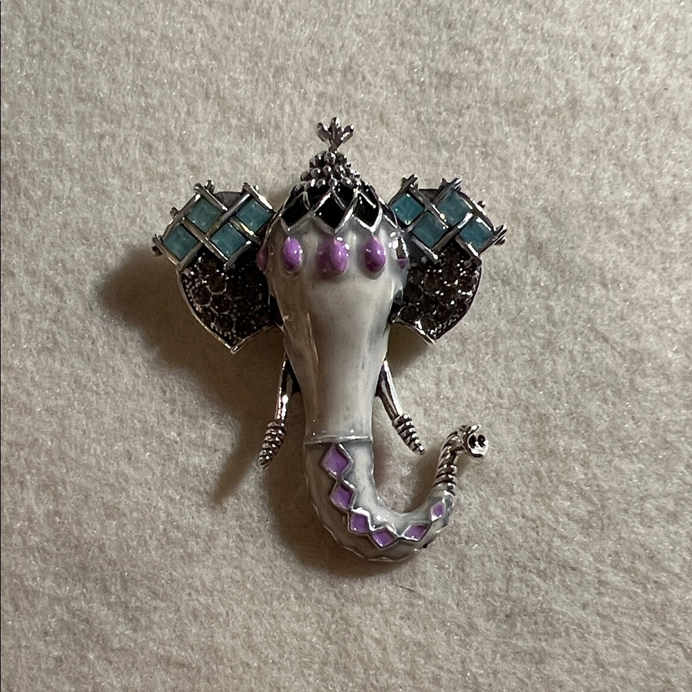 Elegant Silver Tone and Purple Elephant Brooch/Pendant